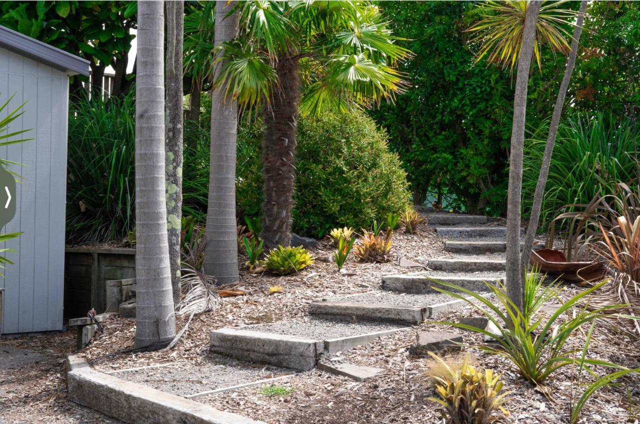Cabbage Tree - Summer Or Winter Beachfront Haven Holiday home