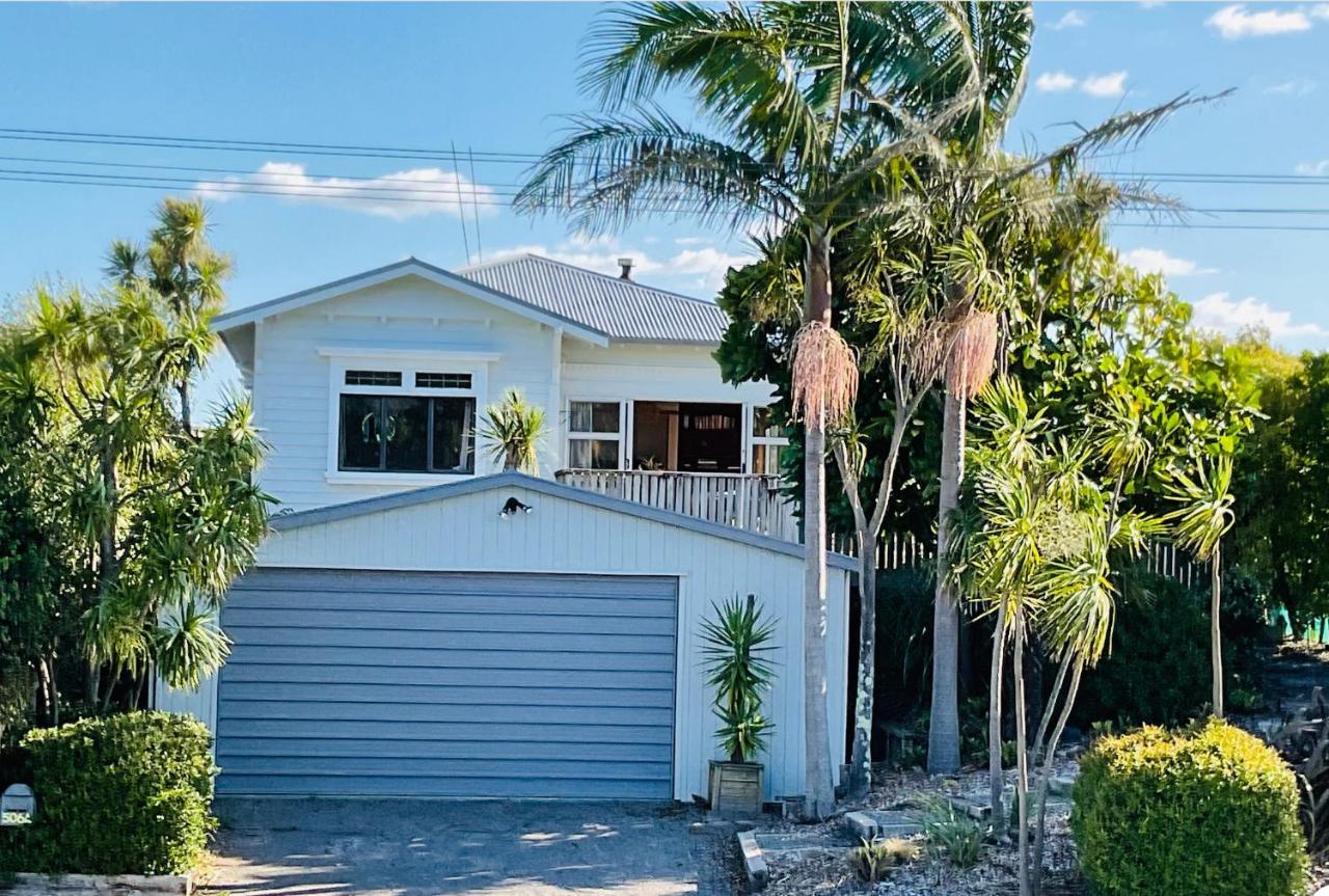 Cabbage Tree - Summer Or Winter Beachfront Haven Holiday home Papamoa
