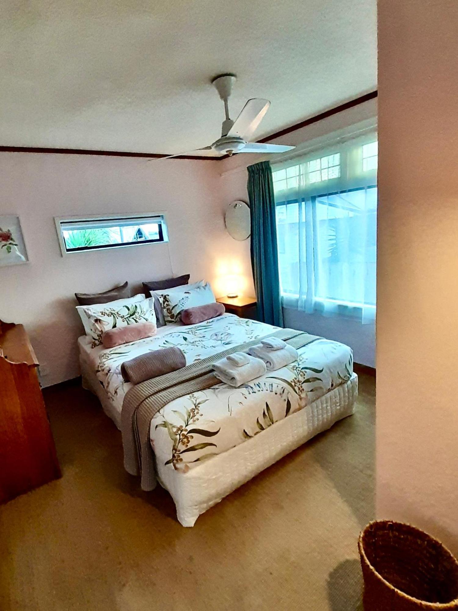 Cabbage Tree - Summer Or Winter Beachfront Haven Holiday home